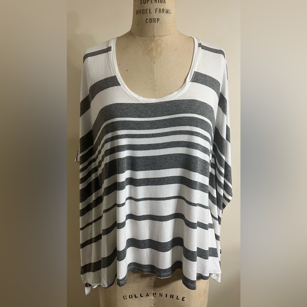 BCBGMAXAZRIA Gray and White Stripe Oversized Flowy Poncho Top Size M/L